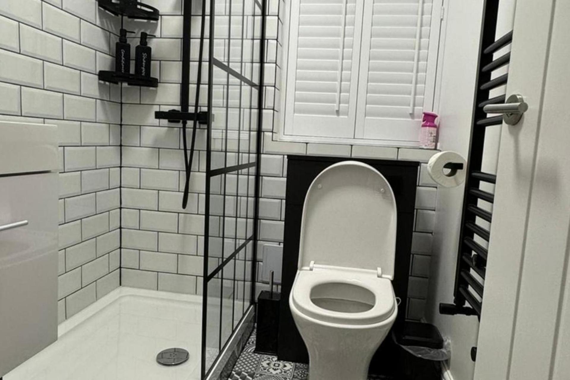 Newly Refurbished 3 Bed Flat Free Parking Appartement