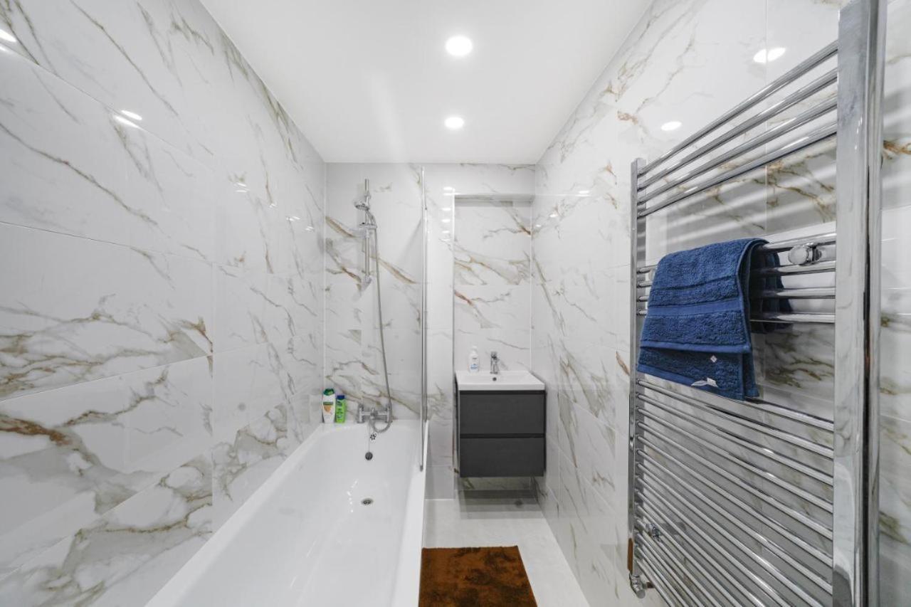 Fantastic By Livestay Short Lets & Serviced London, Chiswick With Free Parking Appartement Londen