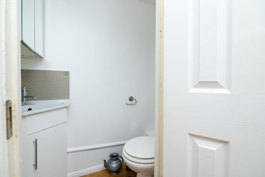 Maison d'hôtes Single Refurbished Bedroom