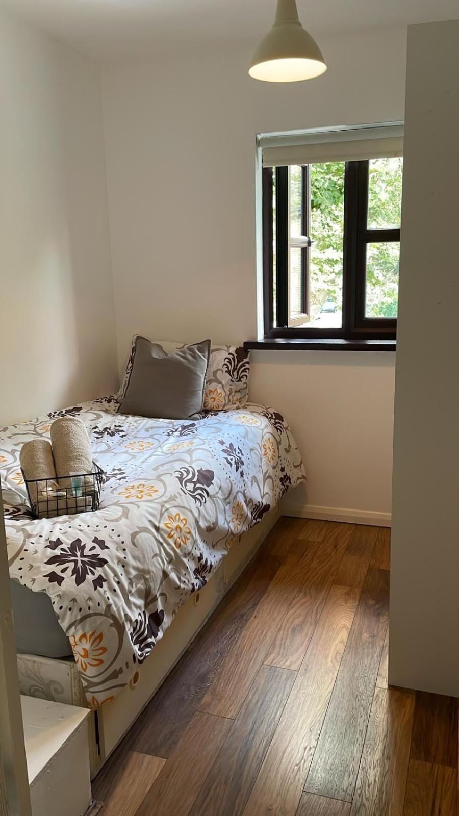 Single Refurbished Bedroom Maison d'hôtes