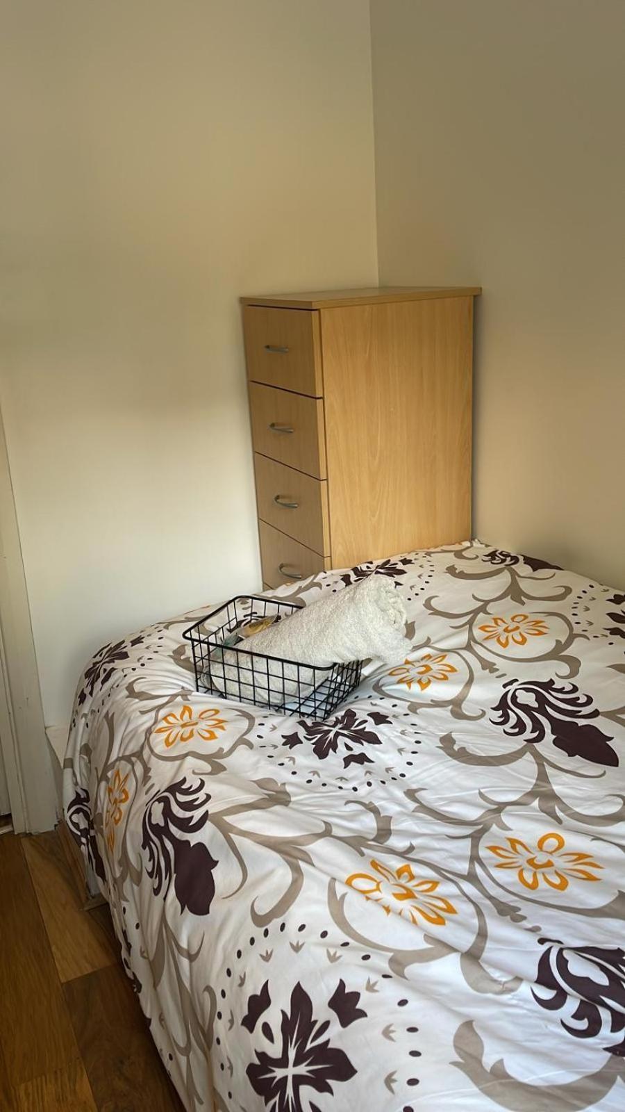 Maison d'hôtes Single Refurbished Bedroom