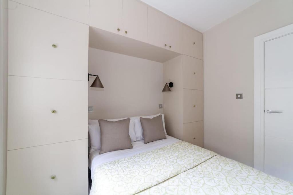 Elegant 2 Bedroom Apartment, Steps From History & V&a Museums, 2 Bathroom & 2 Elevators Apartment *