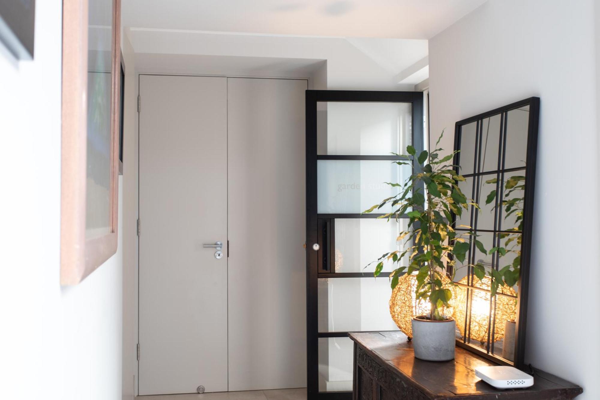 Stunning, Architecturally Designed Garden With Parking Appartement Londres