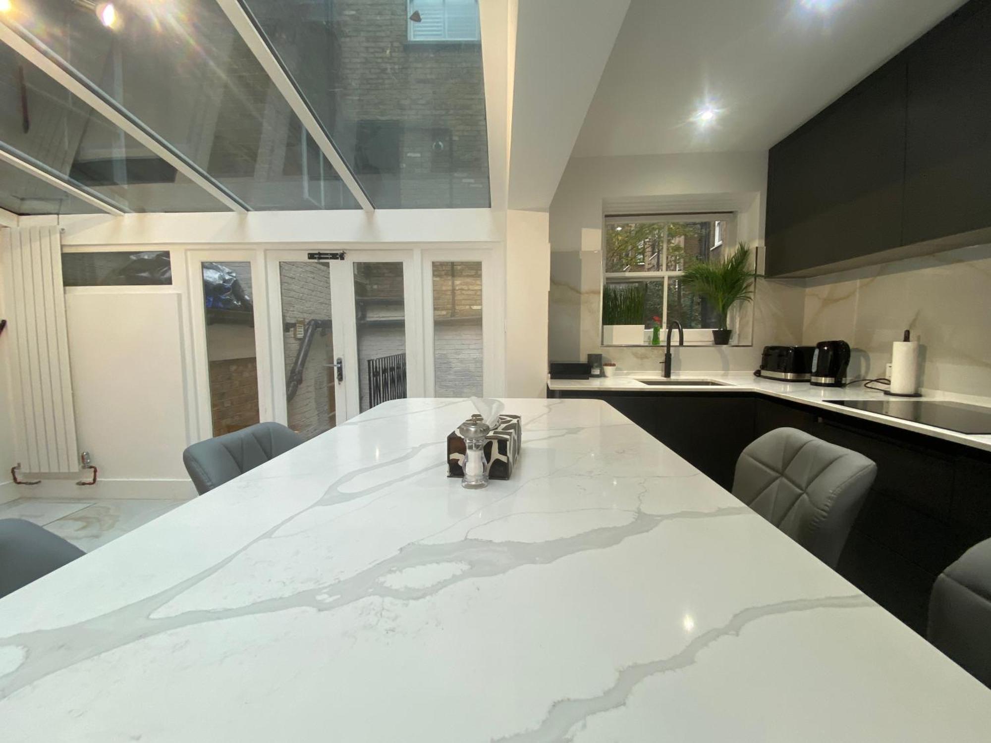 Stylish 2-bedroom Getaway In The Heart Of Chelsea *