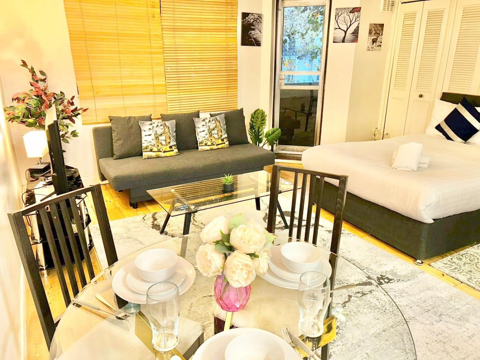 Beautiful At Cromwell Road Apartment