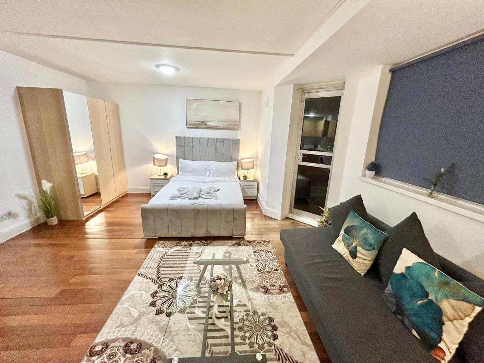 Comfortable Family Near Kensington Apartment
