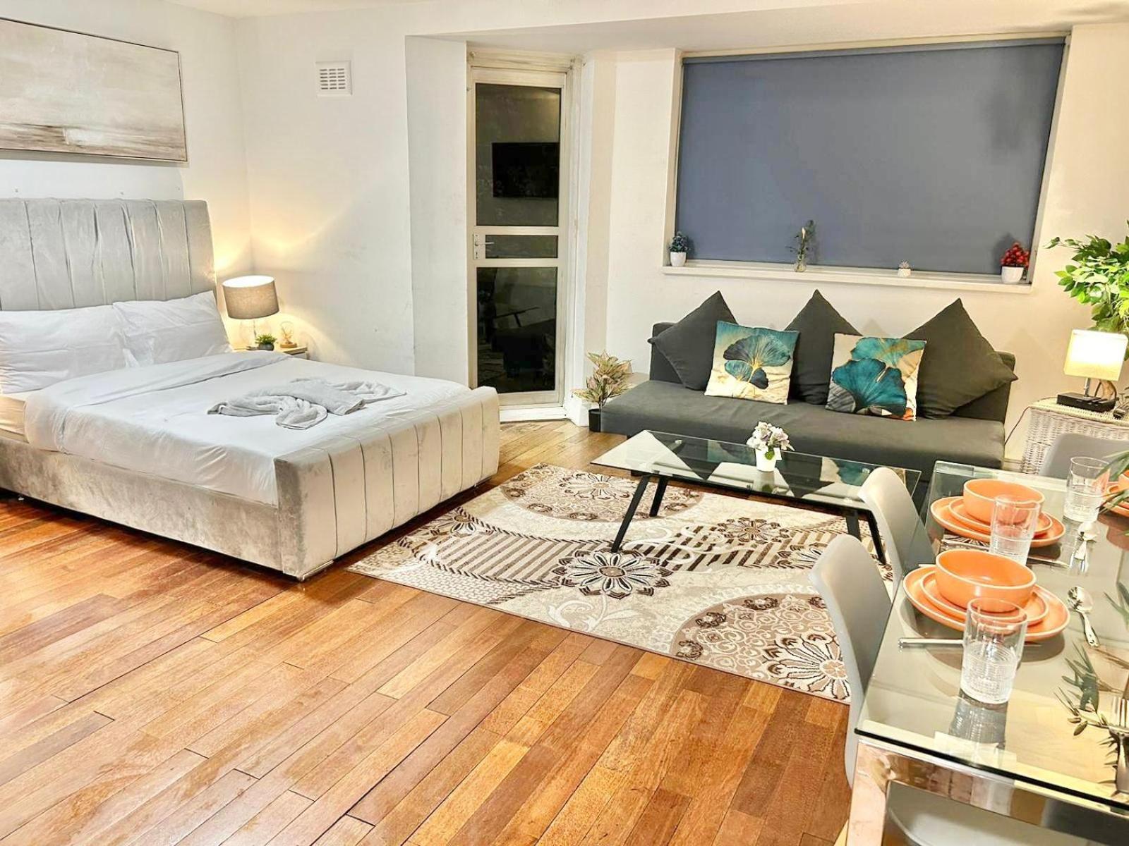 Comfortable Family Near Kensington Apartment