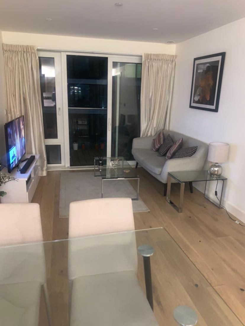 Stunning 2 Bed Penthouse Canning Town Londen
