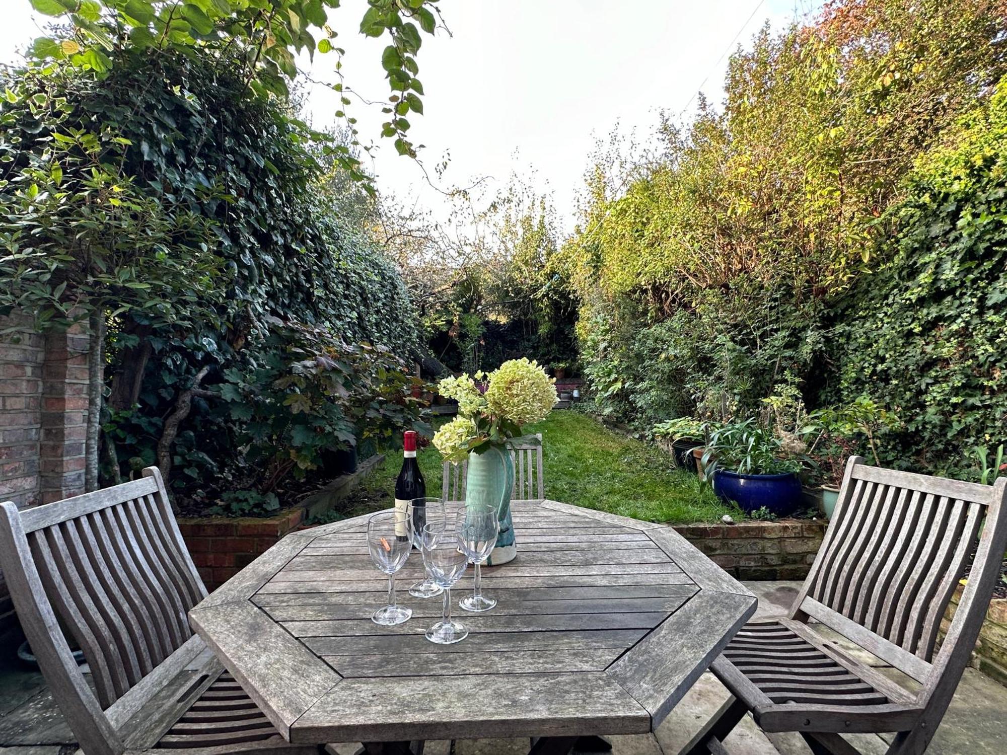 2 Bed Luxe Garden * London