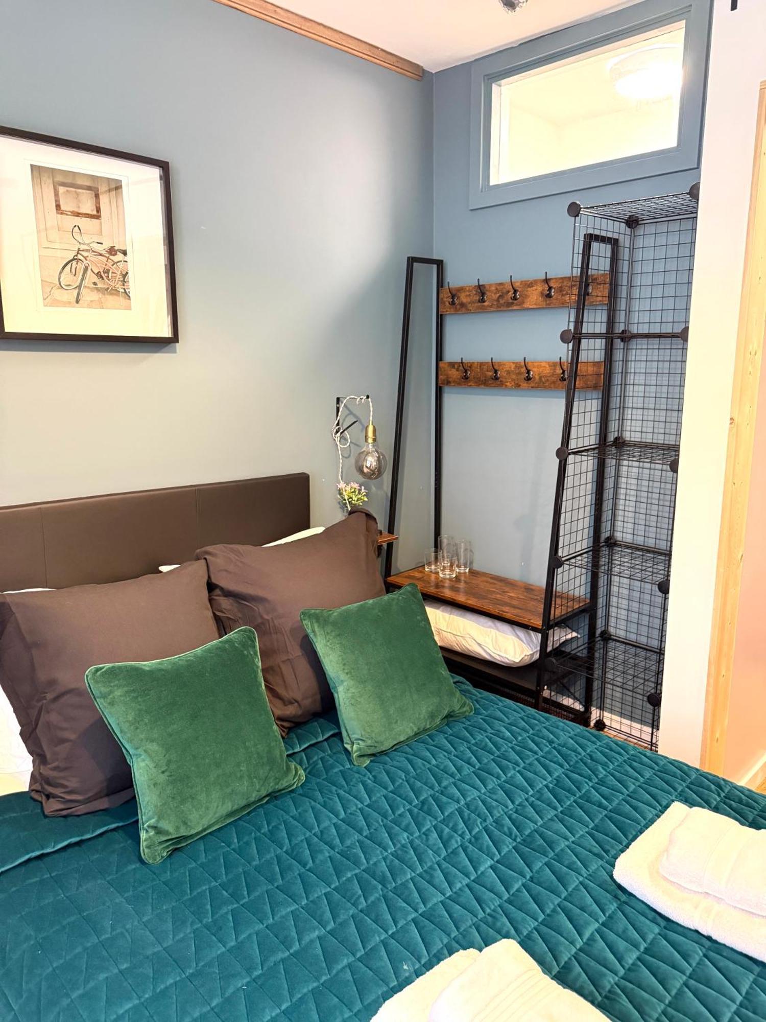 Beautiful En-suite By Hostara Homes Appartement *