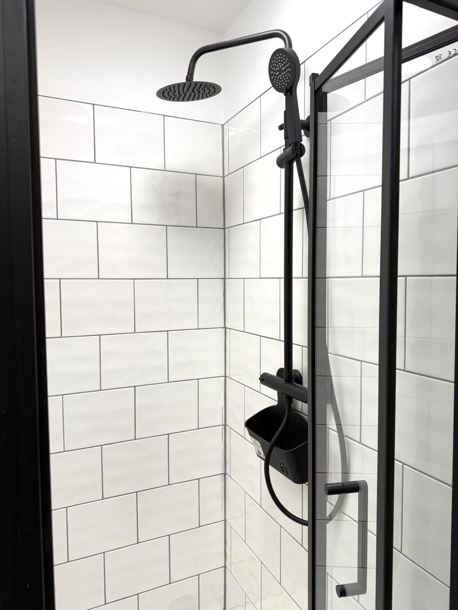 Beautiful En-suite By Hostara Homes Londres