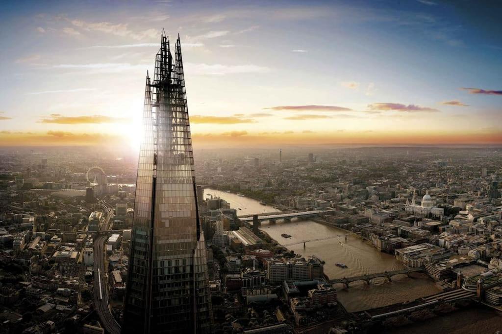 Large Duplex Flat At Bridge Londres
