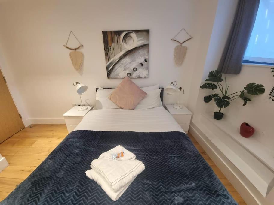 Large Duplex Flat At Bridge Londres