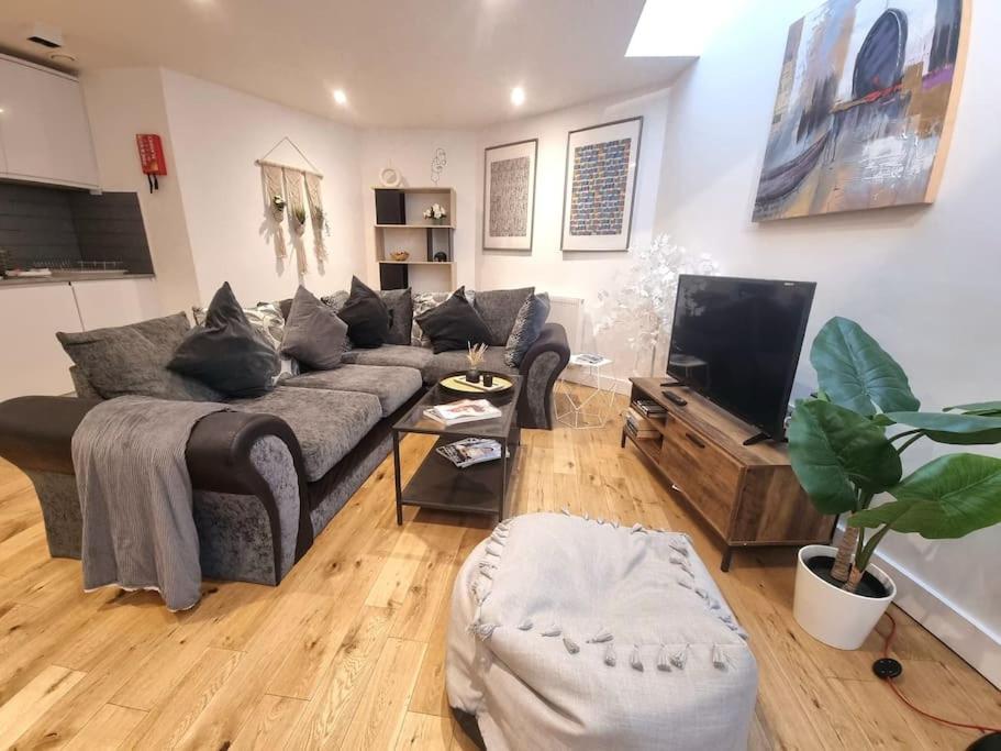 Large Duplex Flat At Bridge Londres