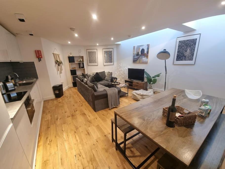 Large Duplex Flat At Bridge Appartement