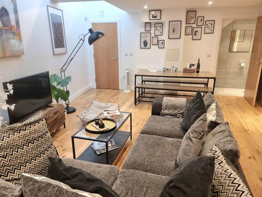 Large Duplex Flat At Bridge Londres