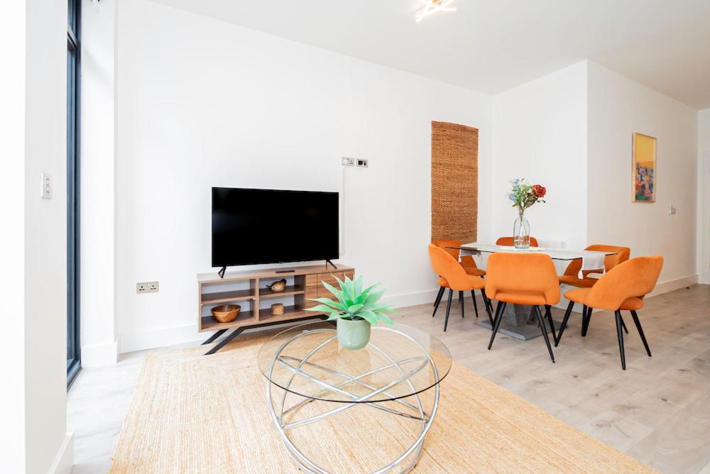 Elegant 2 Beds, 2 Baths Flat With Private Terrace, High-end Finishes And Chic Furnishings Londres