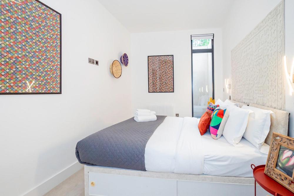 Elegant 2 Beds, 2 Baths Flat With Private Terrace, High-end Finishes And Chic Furnishings Appartement Londres