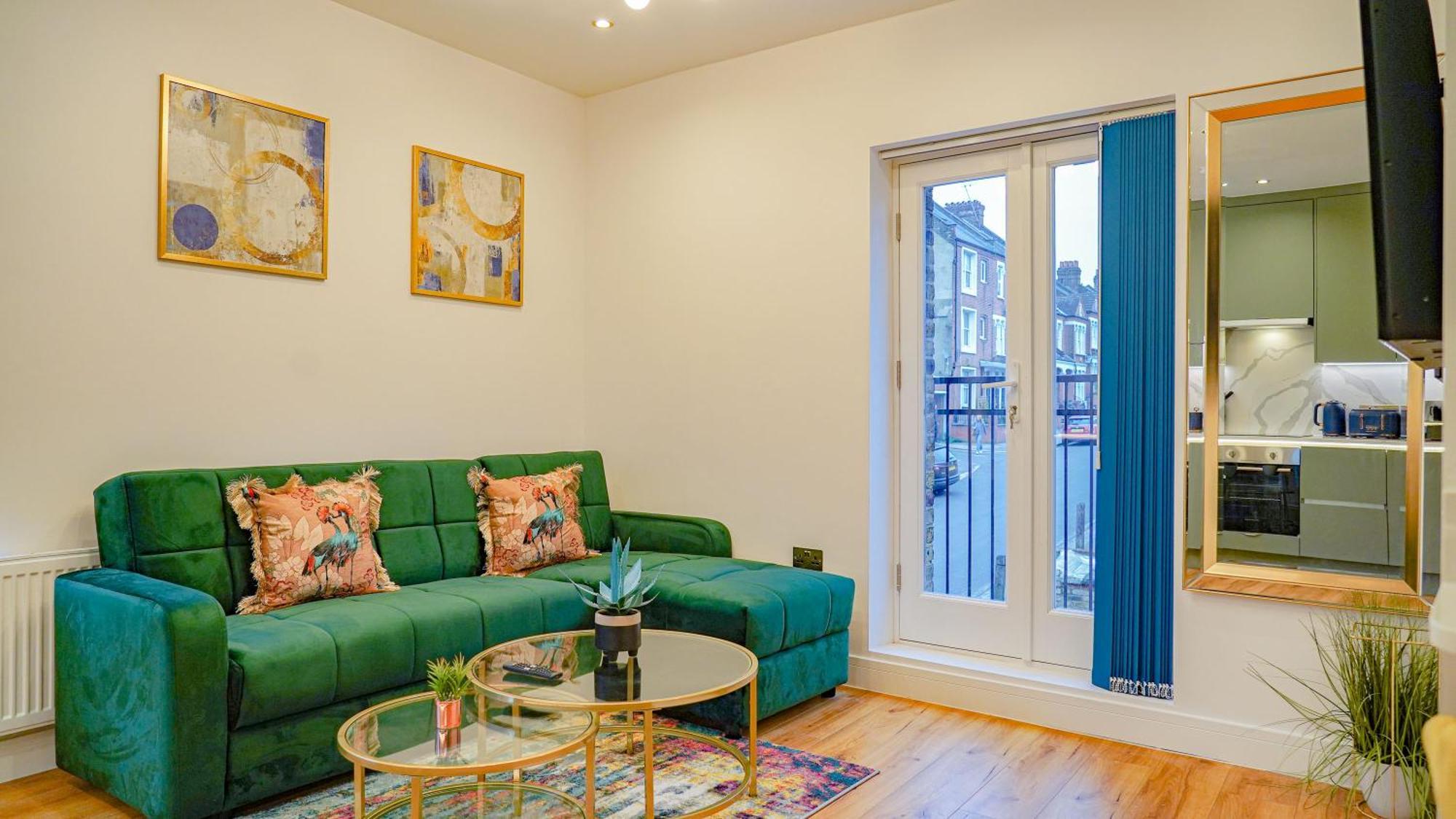 New Luxurious Stunning Block In Appartement Londen