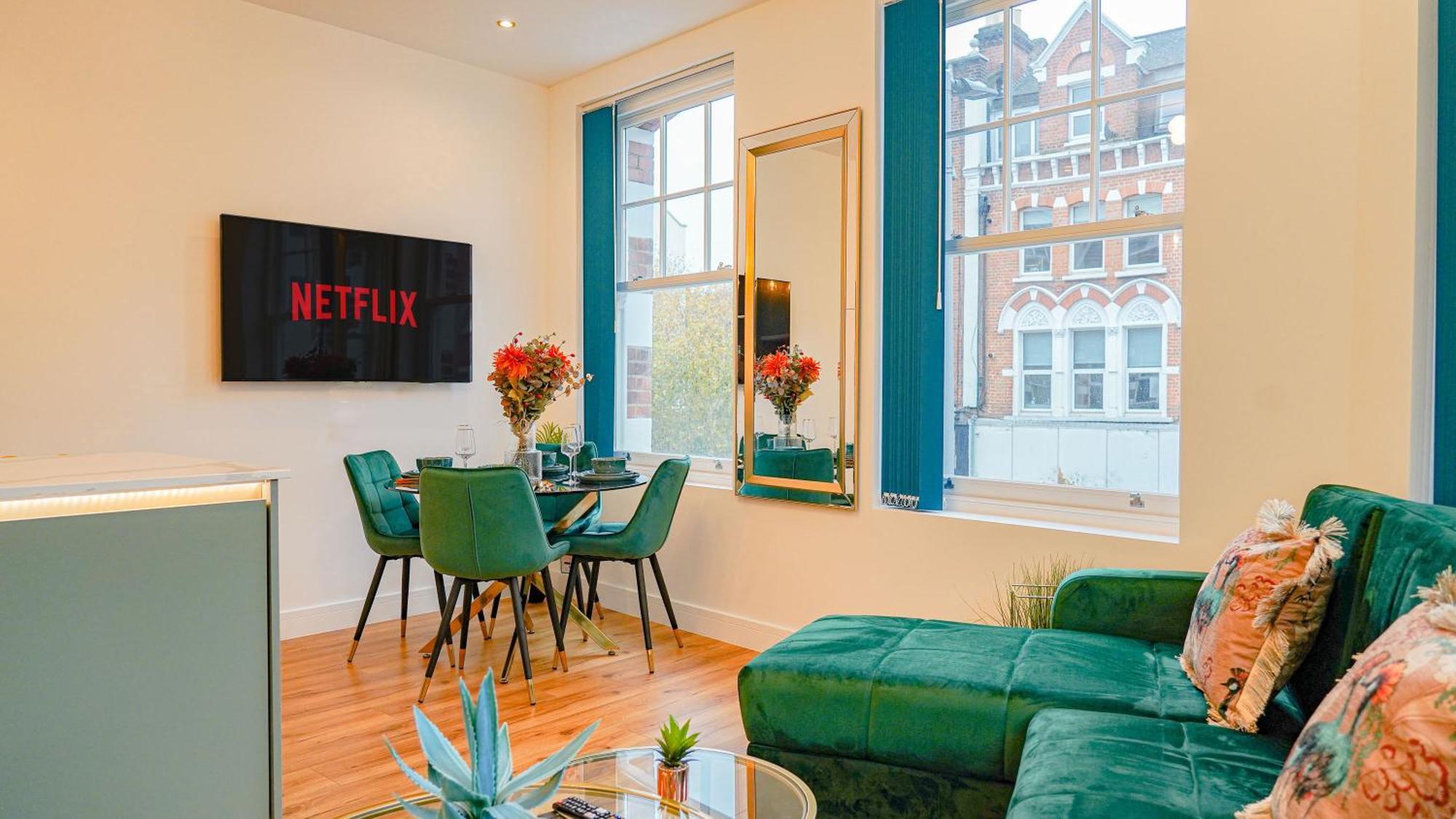 New Luxurious Stunning Block In Appartement Londen