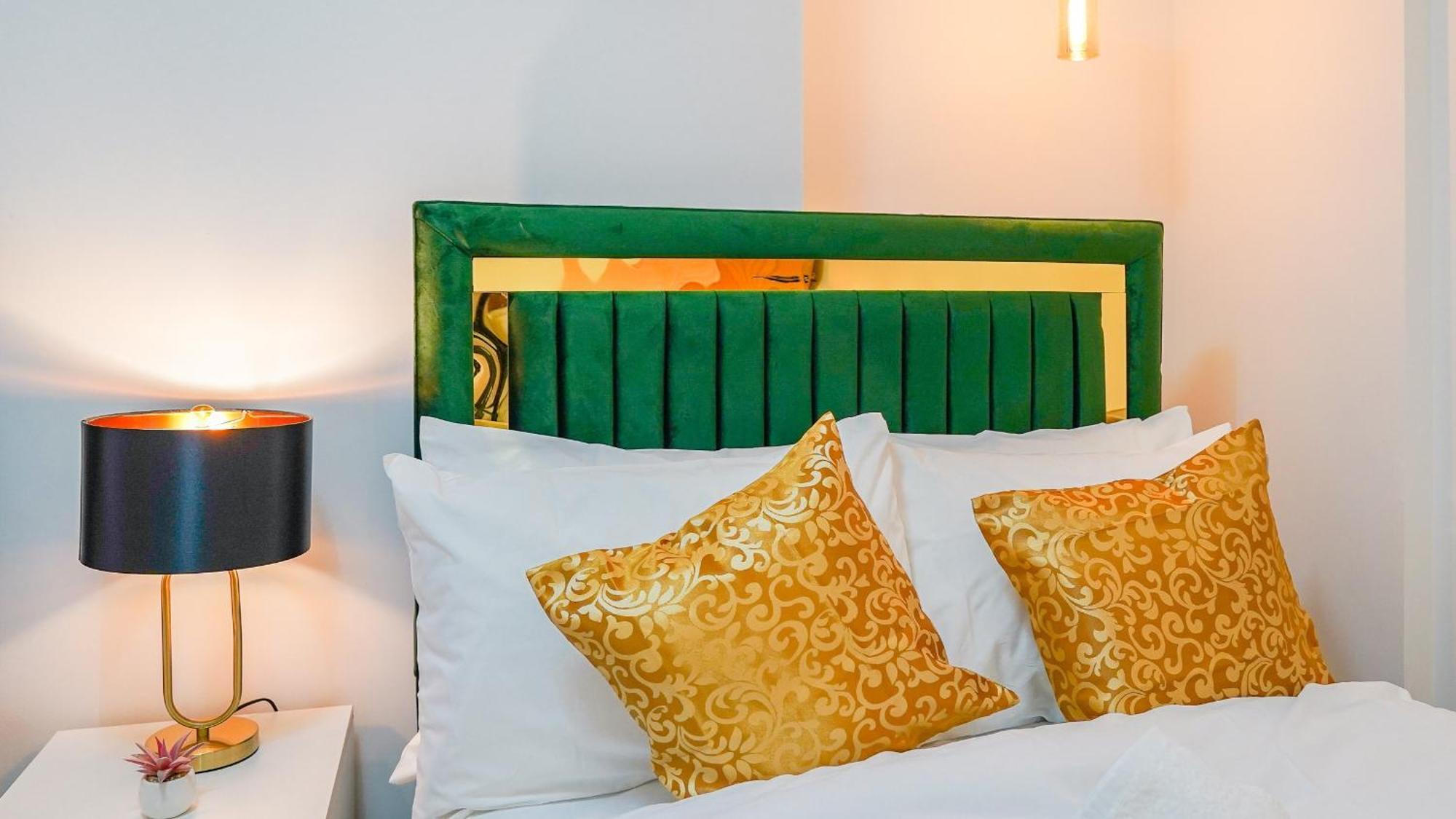 New Luxurious Stunning Block In Appartement Londen