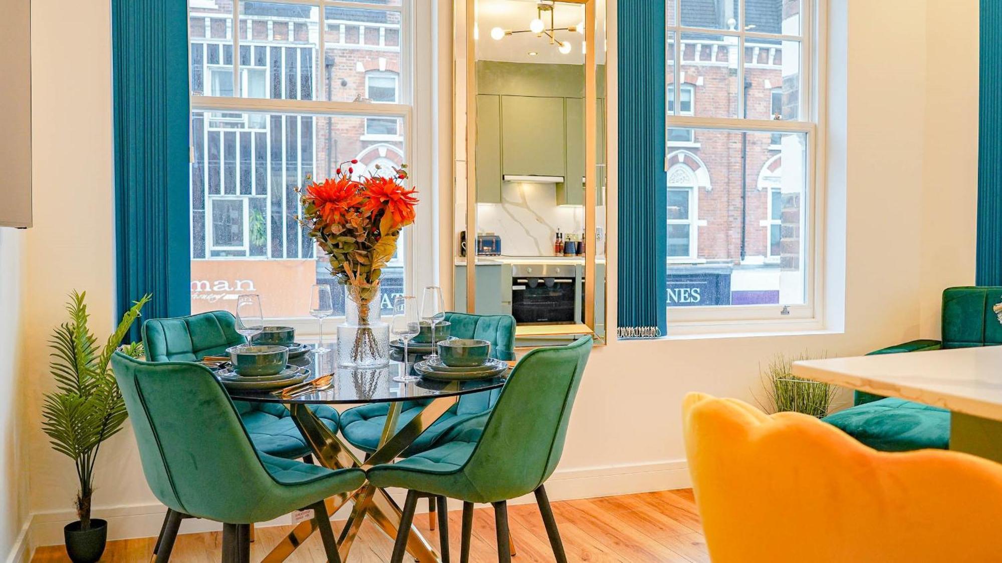 New Luxurious Stunning Block In Appartement Londen