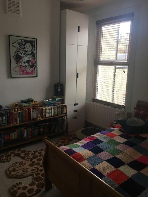 Clapham, 4 Bedroom Family House *