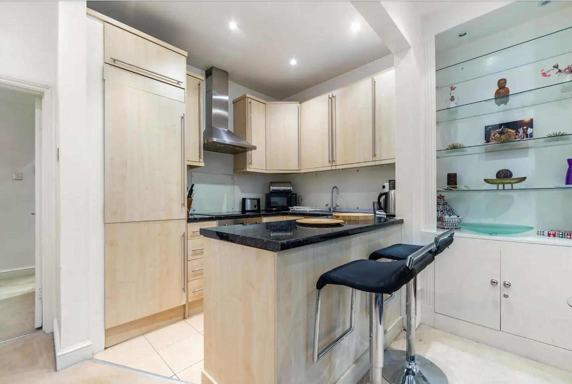 Spacious Knightsbridge Flat *