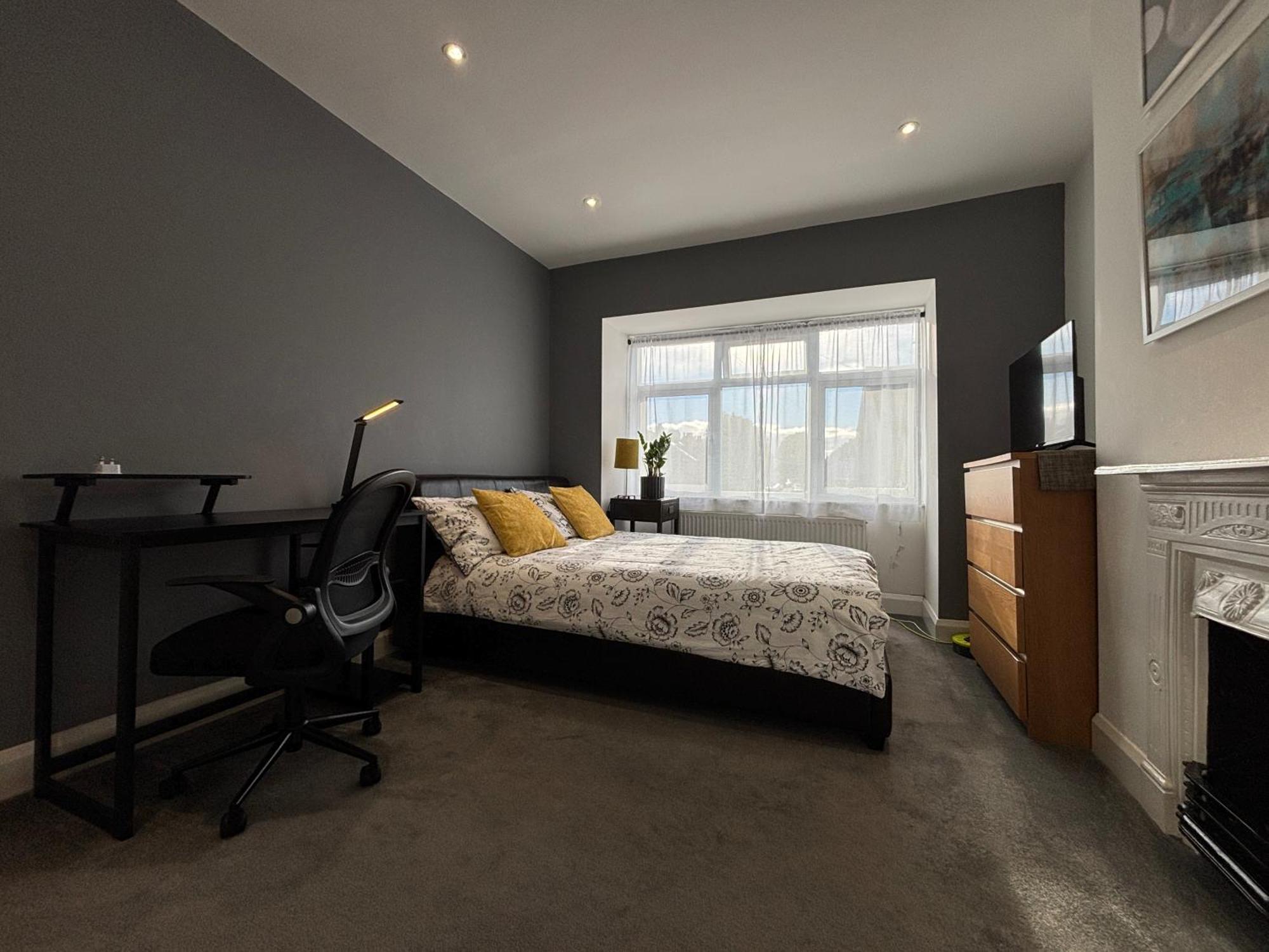 Entire House Floor Perfect For Couples & Freelancers - Available For Single Too Maison d'hôtes Londres