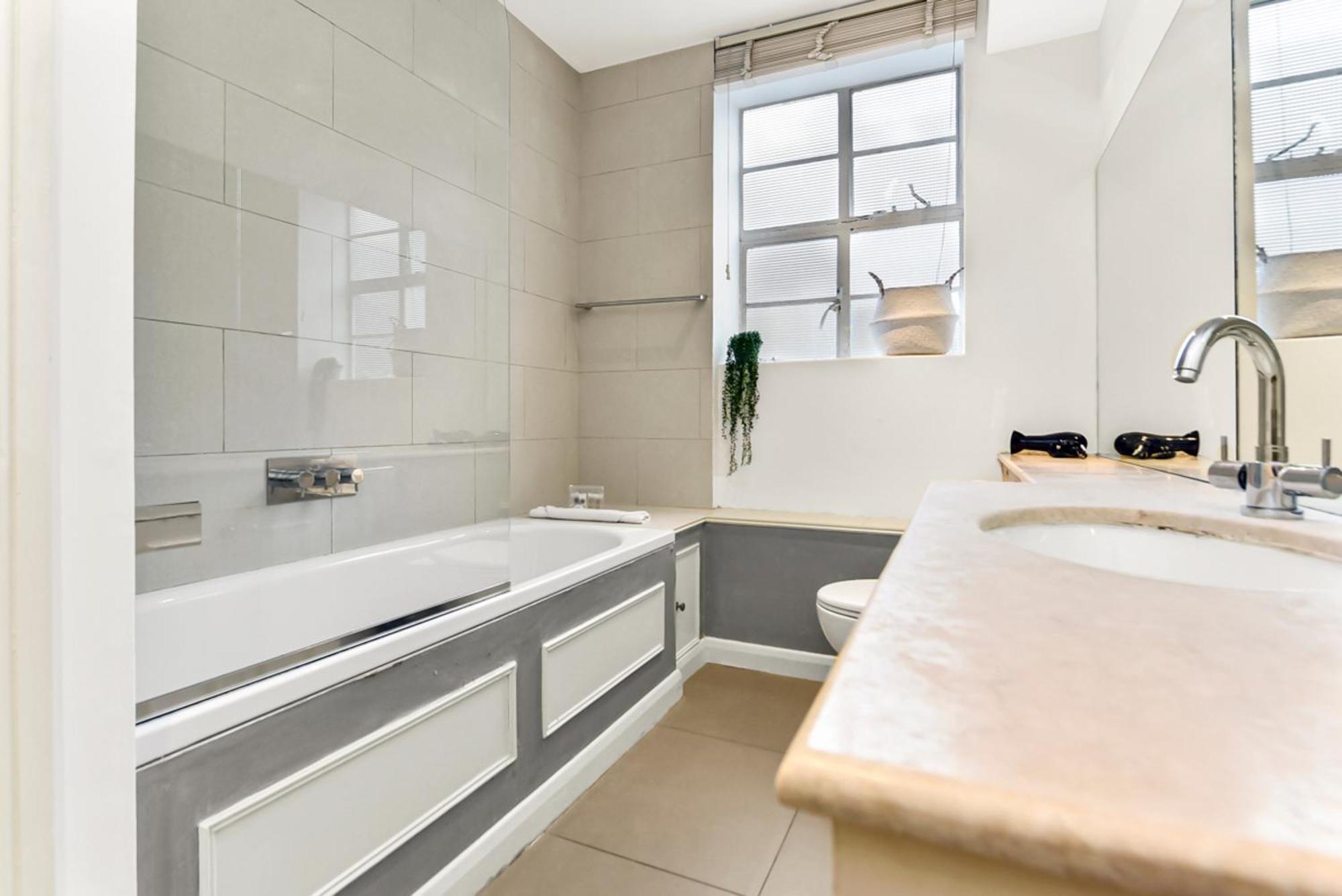2 Bed Apartment- Mayfair 4 *