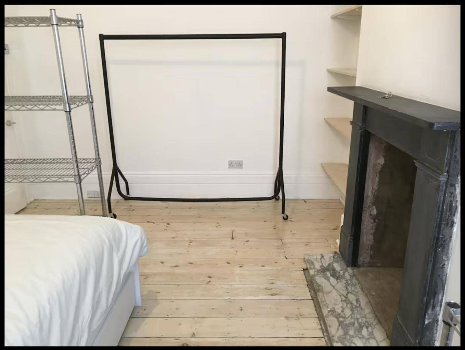 Séjour chez l'habitant Fabulous Spacious Stylish Private In Nw6 With Excellent Transport Links To Centre, Hosted By Female Currently Taking Bookings For Females & Couples Only, Suitable For Holidays, Study, Work, Courses Or Inbetween