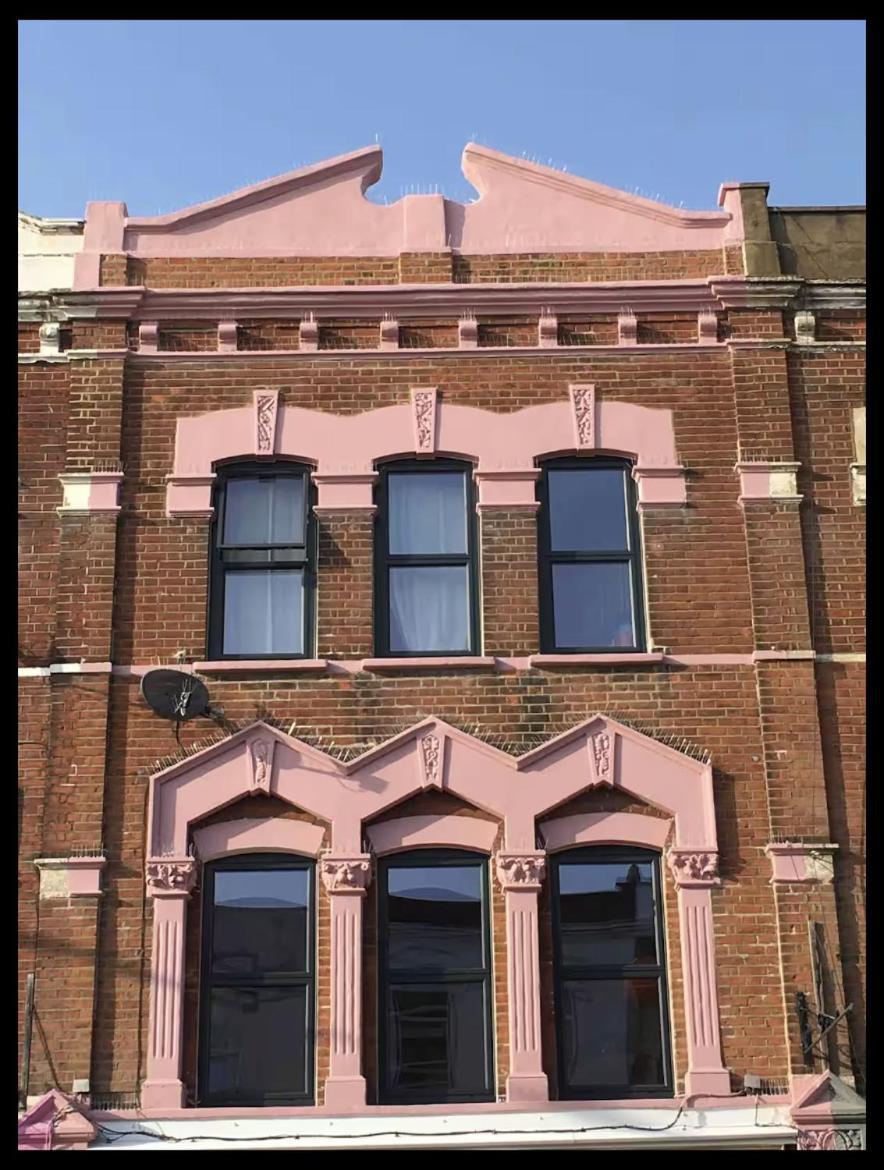 Fabulous Spacious Stylish Private In Nw6 With Excellent Transport Links To Centre, Hosted By Female Currently Taking Bookings For Females & Couples Only, Suitable For Holidays, Study, Work, Courses Or Inbetween Séjour chez l'habitant