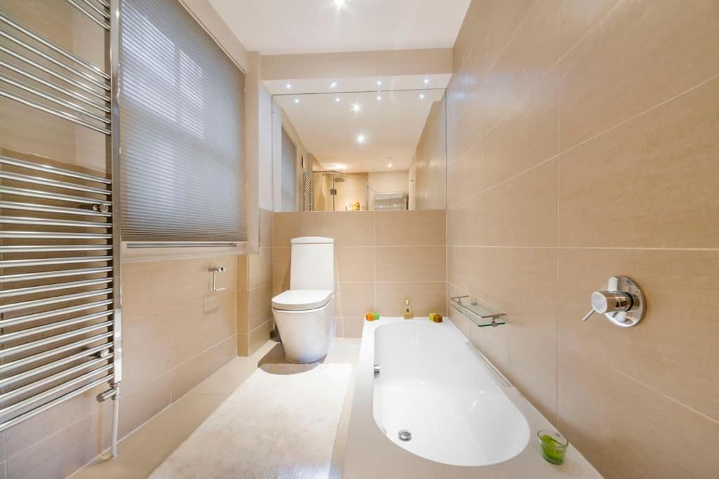 Luxurious Trafalgar Square Apartment *