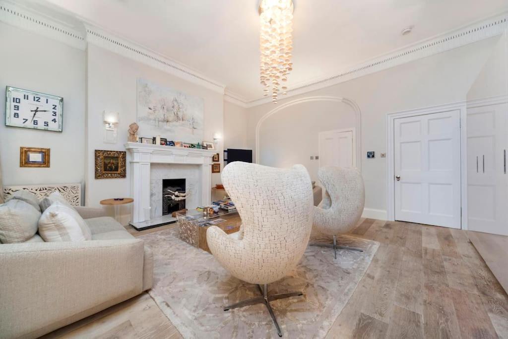 Luxurious Trafalgar Square Apartment London