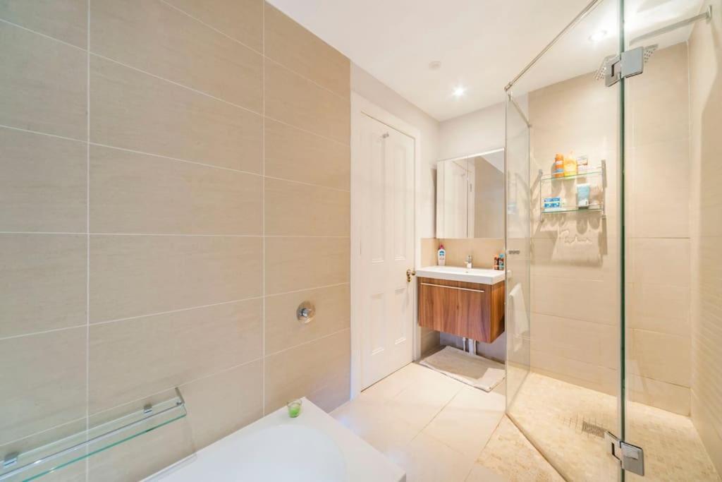 Luxurious Trafalgar Square Apartment *