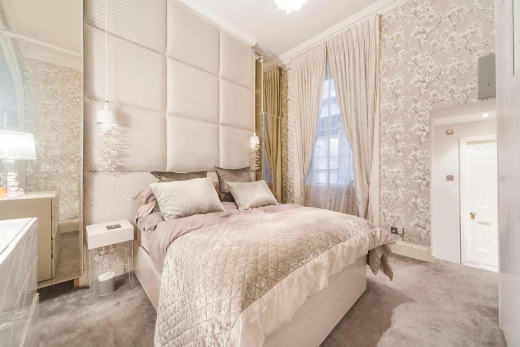 Luxurious Trafalgar Square Apartment London