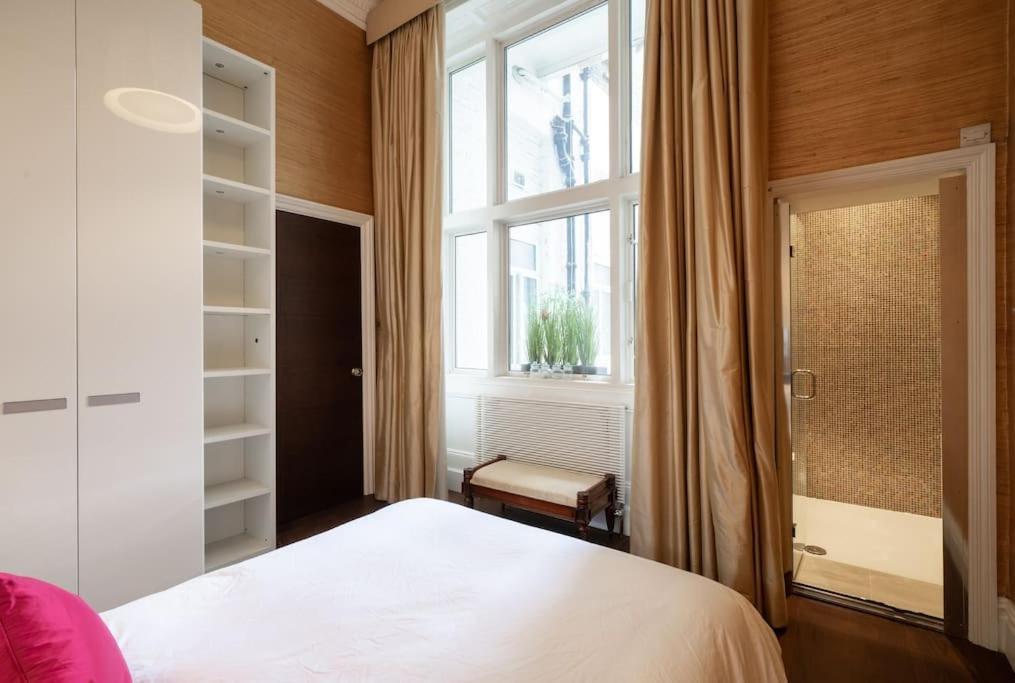 Super Knightsbridge 2 Bed Gound Floor Appartement Londres