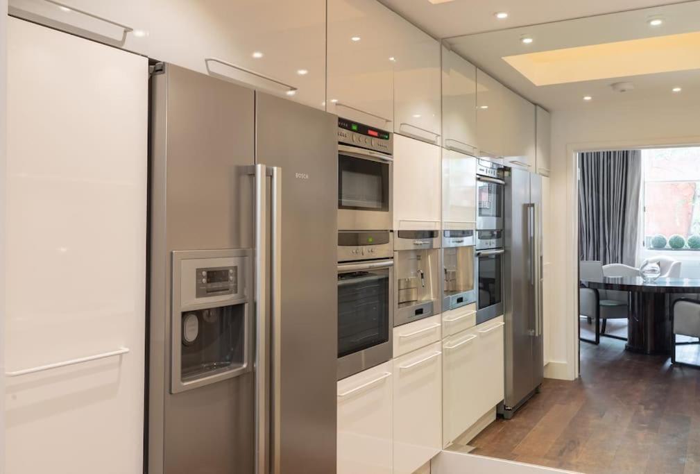 Super Knightsbridge 2 Bed Gound Floor * Londres