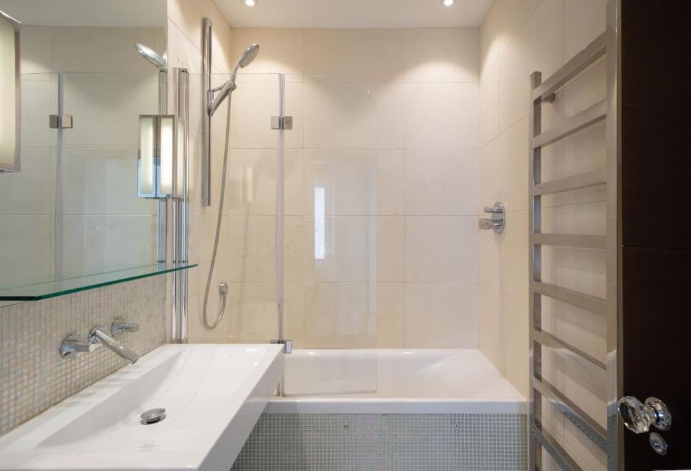 Appartement Super Knightsbridge 2 Bed Gound Floor