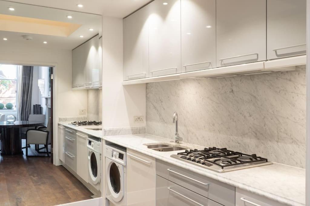 Super Knightsbridge 2 Bed Gound Floor Appartement *
