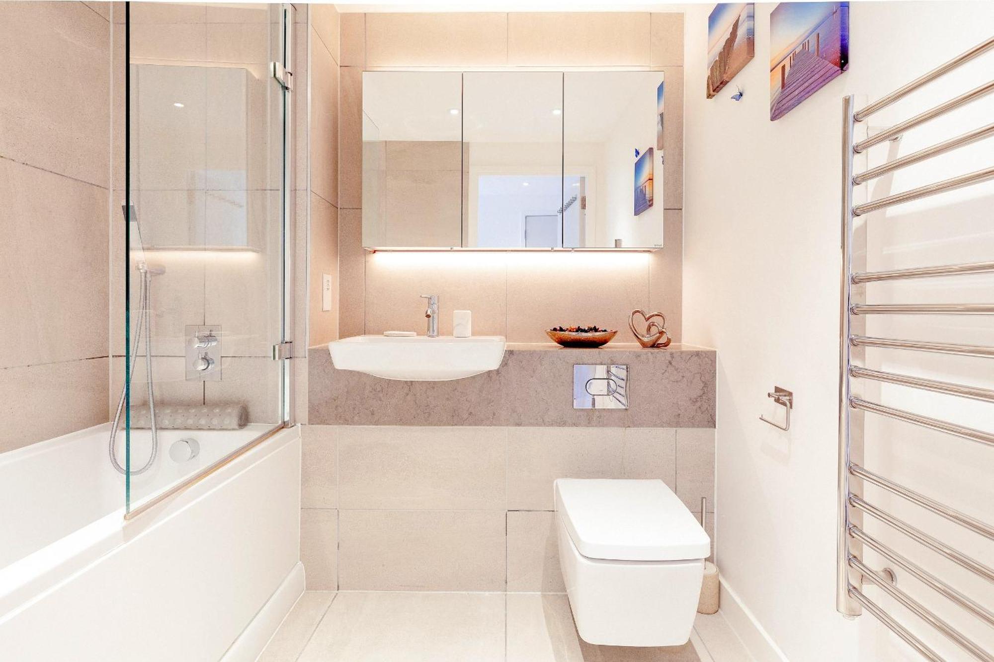 A Brand New Flat With 3 Bedrooms & 3 Baths In Zone 1 Angel For Max 9 Ppl Habitación en casa particular *