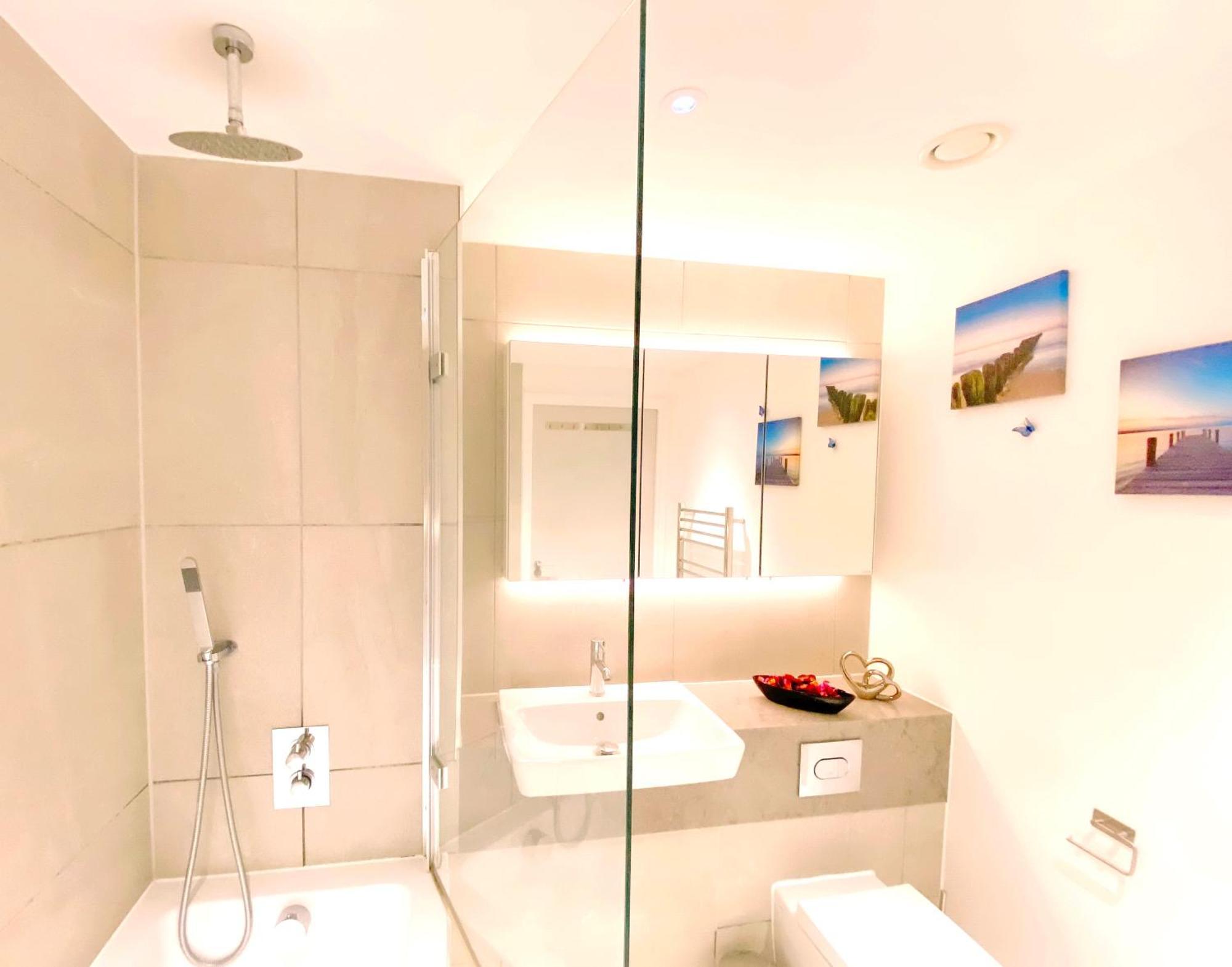 Séjour chez l'habitant A Brand New Flat With 3 Bedrooms & 3 Baths In Zone 1 Angel For Max 9 Ppl *