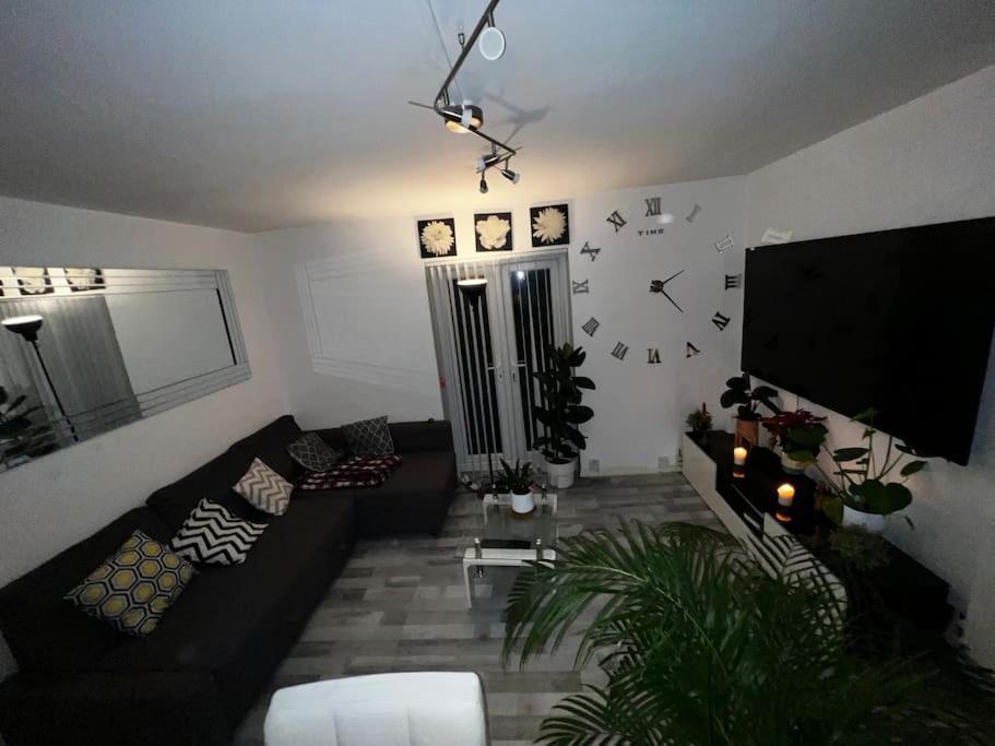 Apartamento 1-bed Flat With Fast Wi-fi In Prime Location 15mins From Londres