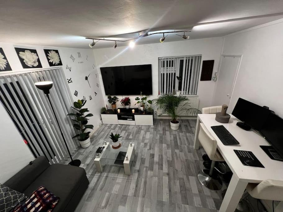 1-bed Flat With Fast Wi-fi In Prime Location 15mins From Londres
