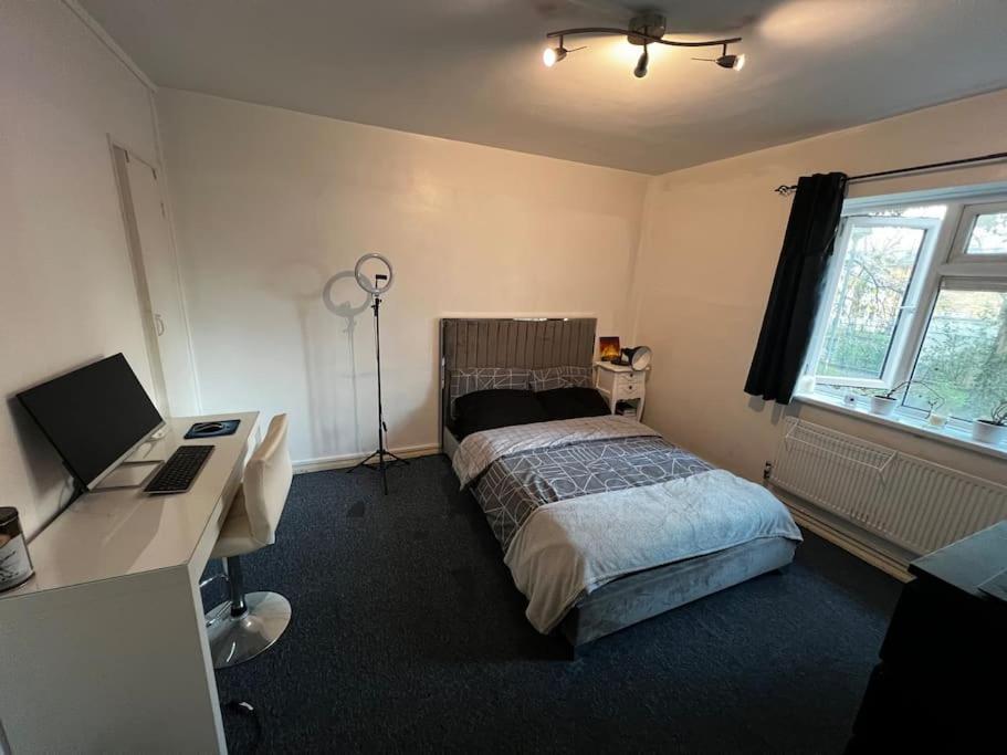 Apartamento 1-bed Flat With Fast Wi-fi In Prime Location 15mins From *