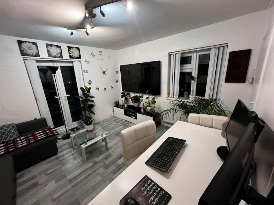Apartamento 1-bed Flat With Fast Wi-fi In Prime Location 15mins From
