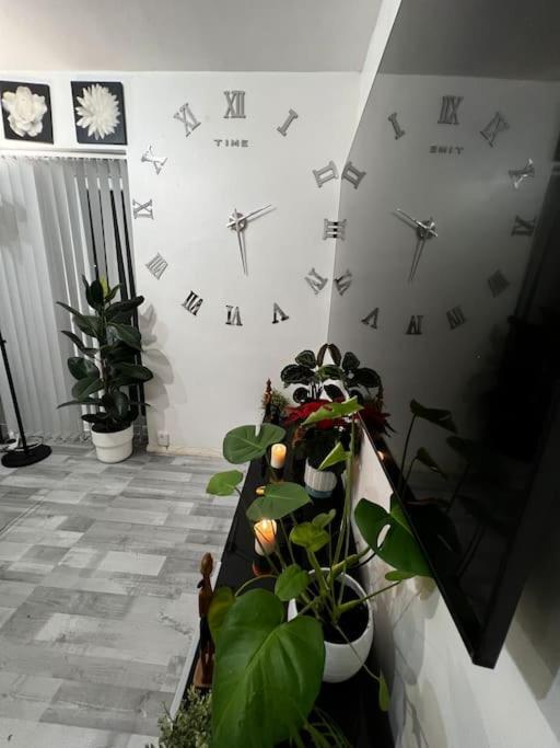 Apartamento 1-bed Flat With Fast Wi-fi In Prime Location 15mins From *