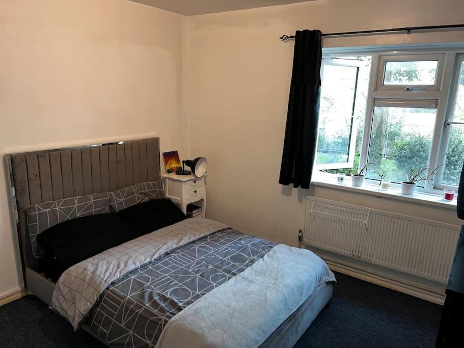 1-bed Flat With Fast Wi-fi In Prime Location 15mins From Apartamento Londres