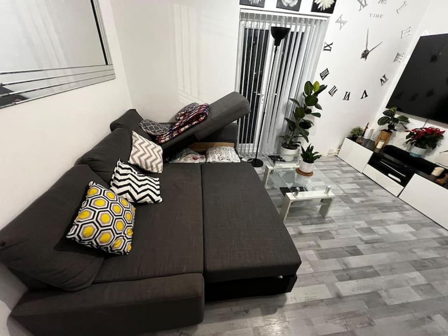 Apartamento 1-bed Flat With Fast Wi-fi In Prime Location 15mins From *