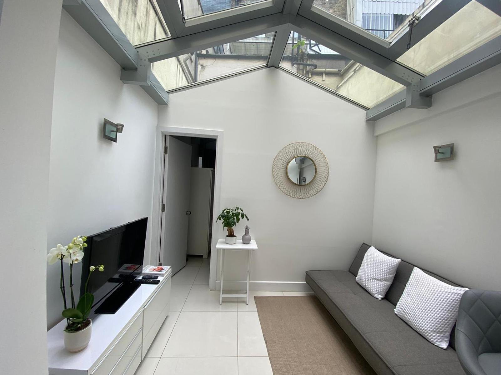 Modern Central Flat In Angel *
